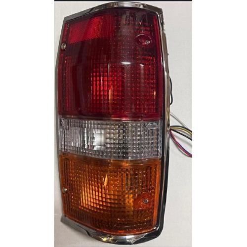FANALE FANALINO P/DX BIANCO ARANCIO ROSSO MITSUBISHI L200 1987> 1994 BORDO CROMO